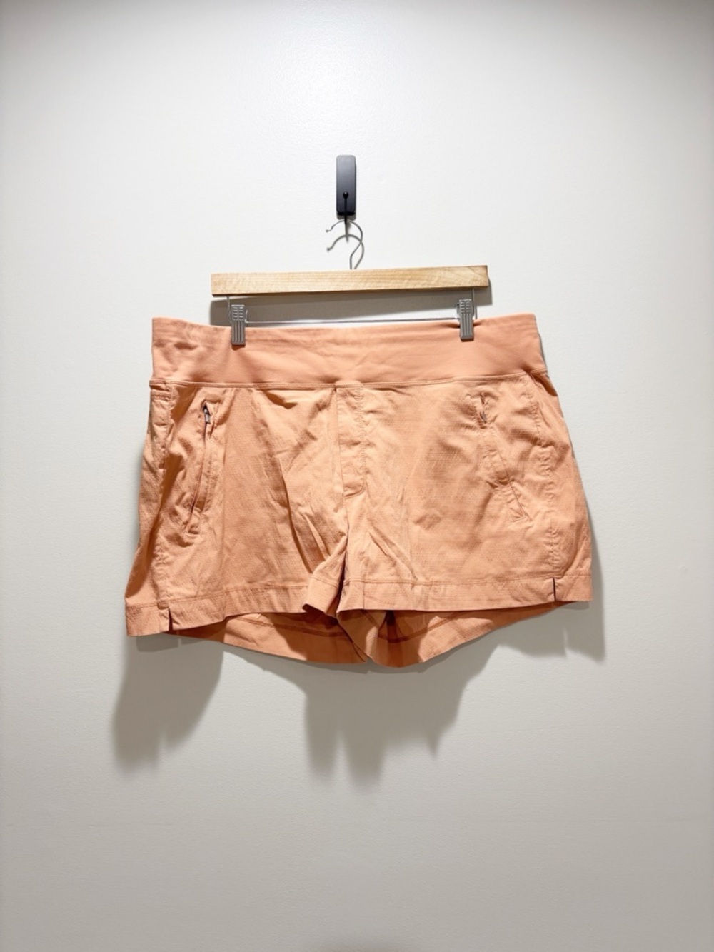 Athleta Trekkie North Short Orange Peach Ripstop Fabric Activewear Size 18